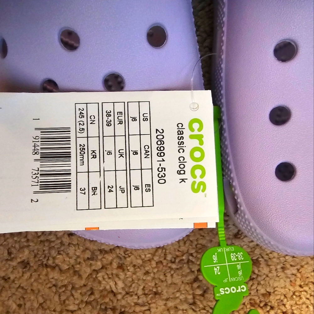 NWT LILAC CROCS - Picture 2 of 3